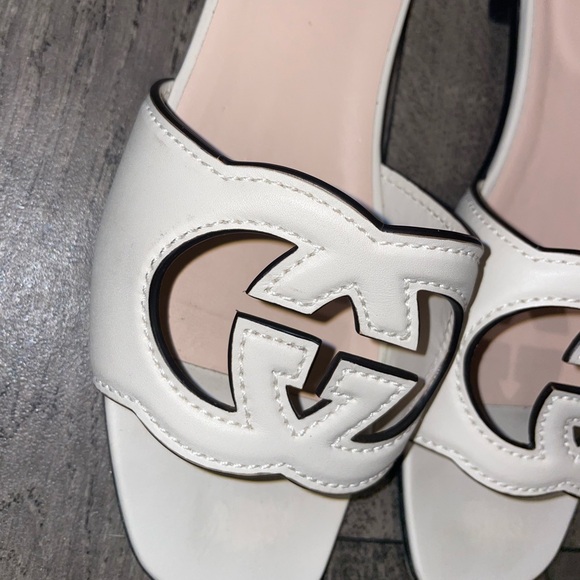 Gucci INTERLOCKING G CUT-OUT SANDAL - Picture 3 of 4